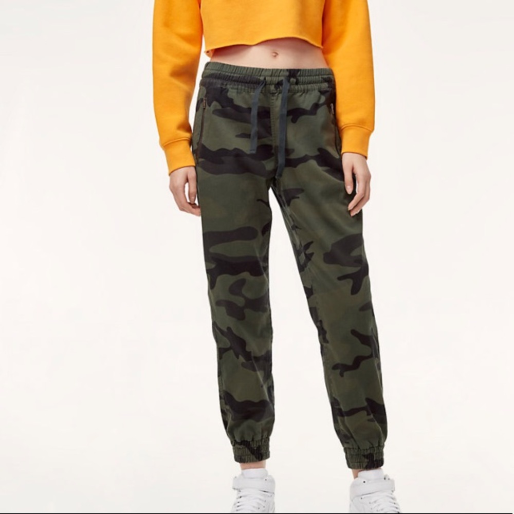 Aritzia Camo jogger pant